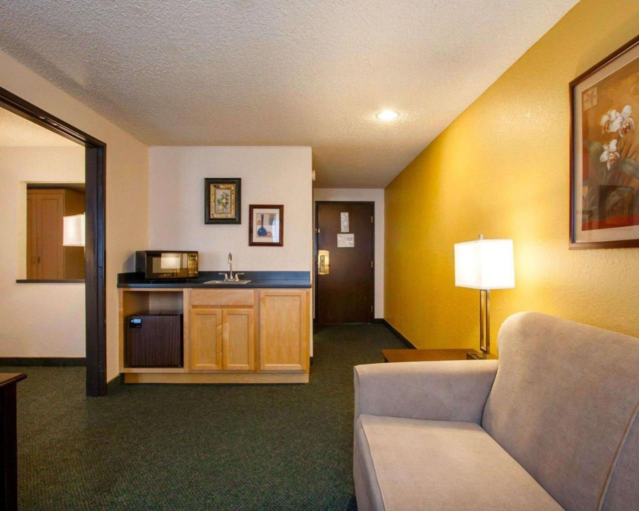 Quality Inn & Suites Springfield Exterior foto